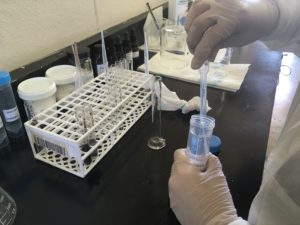An RET participant performs an experiment